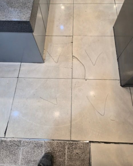 세종 부강면 한식뷔페 홀 바닥 타일보수 들뜨고 깨진 폴리싱 타일